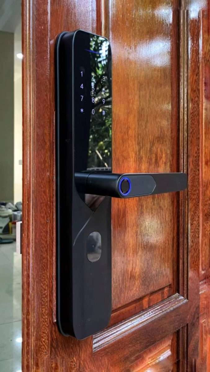 smart lock vs traditional 2 smart lock vs traditional 2