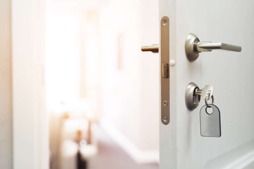 Do Hotel Doors Lock Automatically 4 Do Hotel Doors Lock Automatically 4