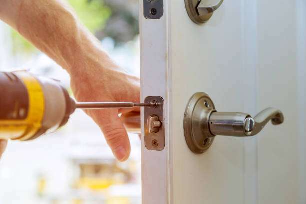 installation-locked-interior-door-knobs-closeup-woodworker-hands-picture installation