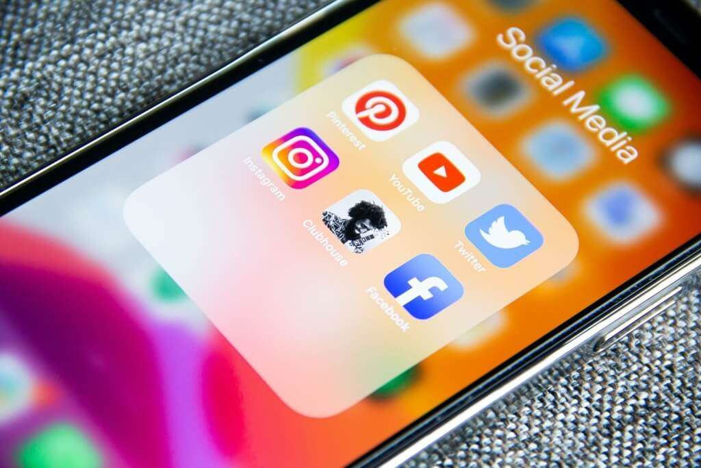 how to improve guest experience in hotel 11 - phone screen with social media apps how to improve guest experience in hotel 11
